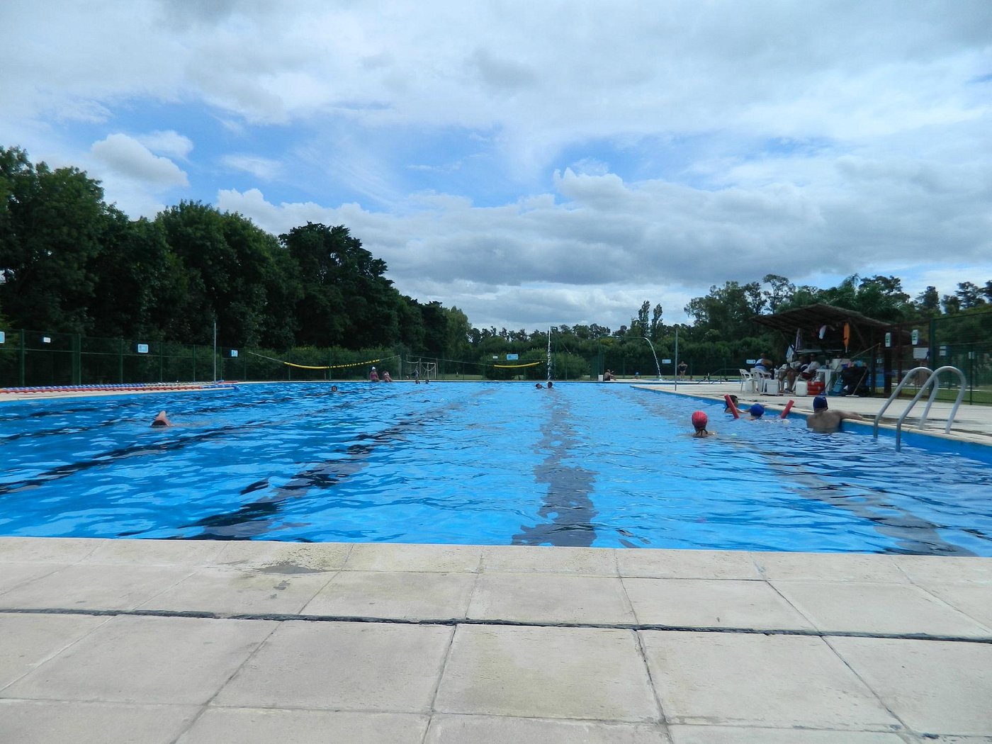 Opinión de Piscina Las Clavellinas 1 Opinión Piscina Las Clavellinas: análisis, reseña y recomendaciones 2024